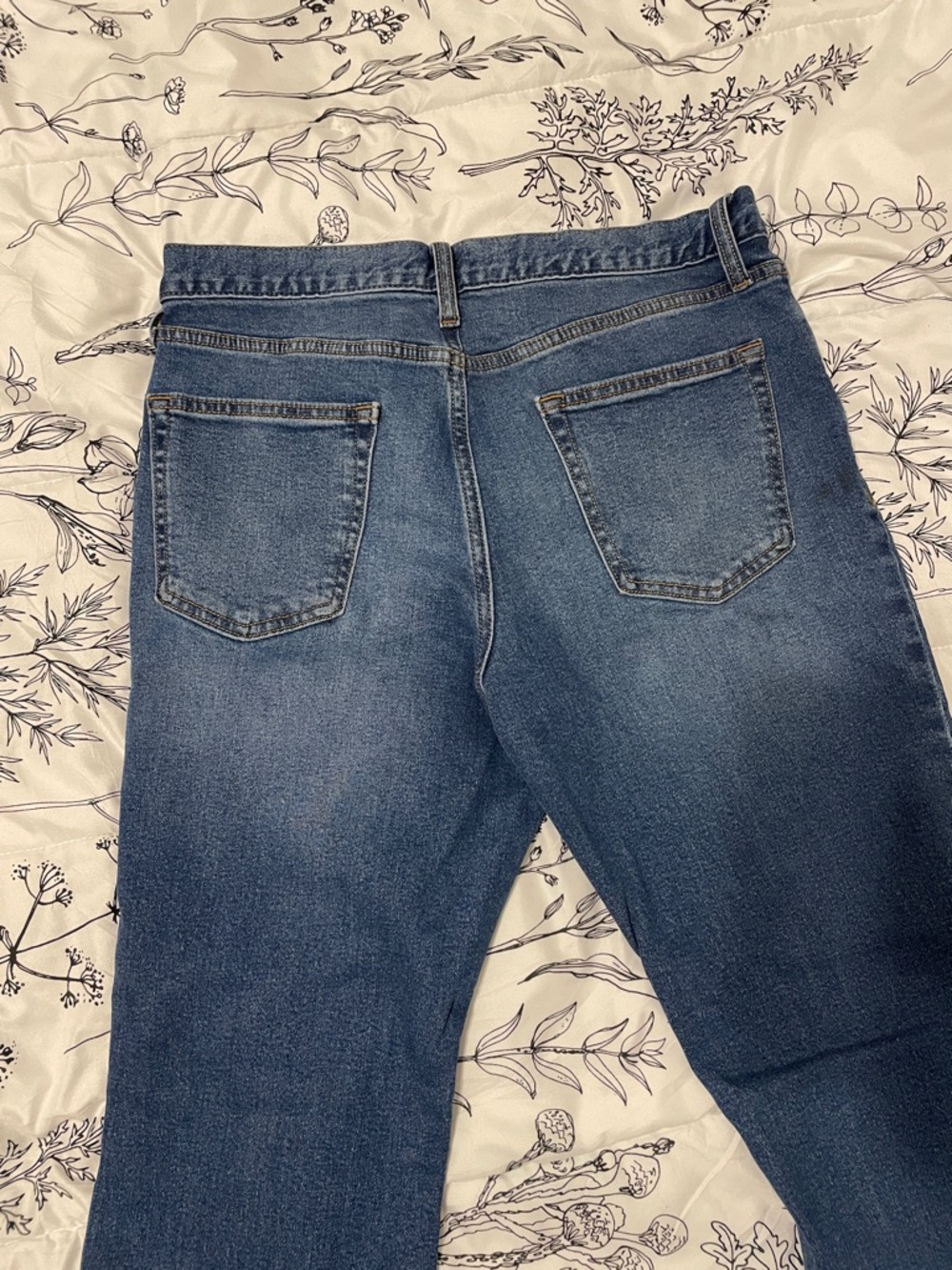Old Navy Men’s Bootcut Jeans - Medium Blue Wash 32x30 - Picture 3 of 6